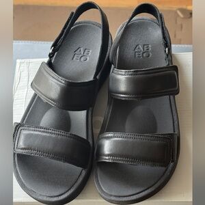 ABEO Leather Peyton Sandal With Strap- Size 7 MET Black- NWOT